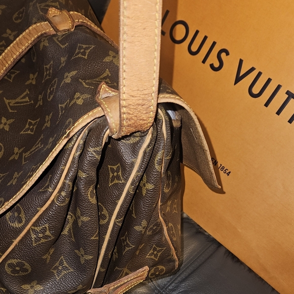 🛑SOLD SOLD SOLD 🛑Louis Vuitton LV Crossbody bag Saumur 35 Brown Monogram - Picture 6 of 16